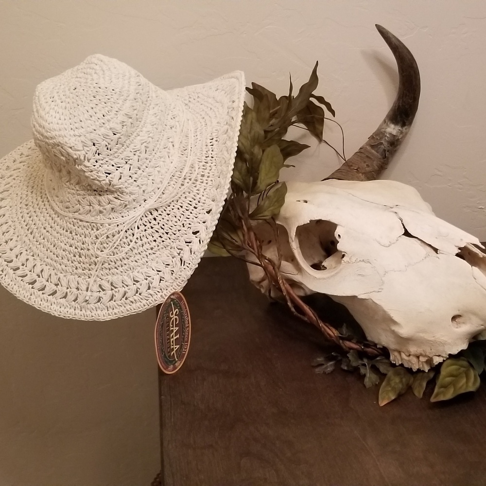 NWT Crocheted White Floppy Sun Hat